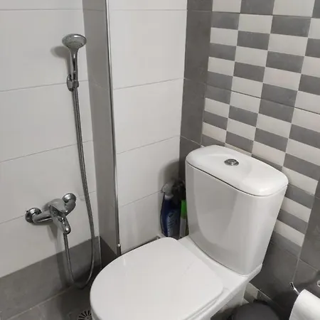 в центре города-курорта рядом с пляжем *