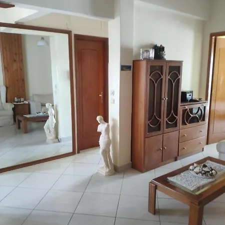 в центре города-курорта рядом с пляжем *