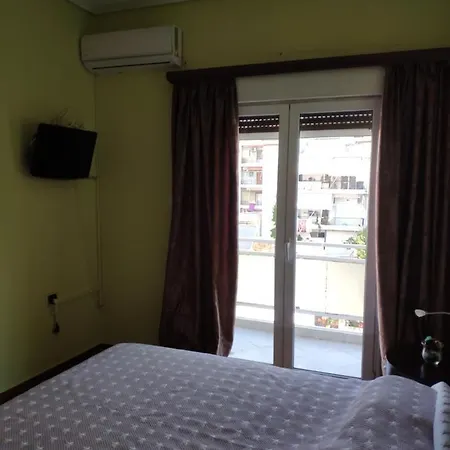 в центре города-курорта рядом с пляжем Loutráki