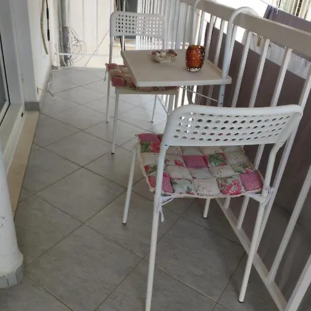 в центре города-курорта рядом с пляжем