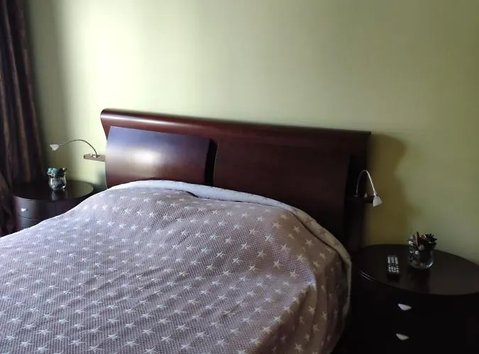 в центре города-курорта рядом с пляжем