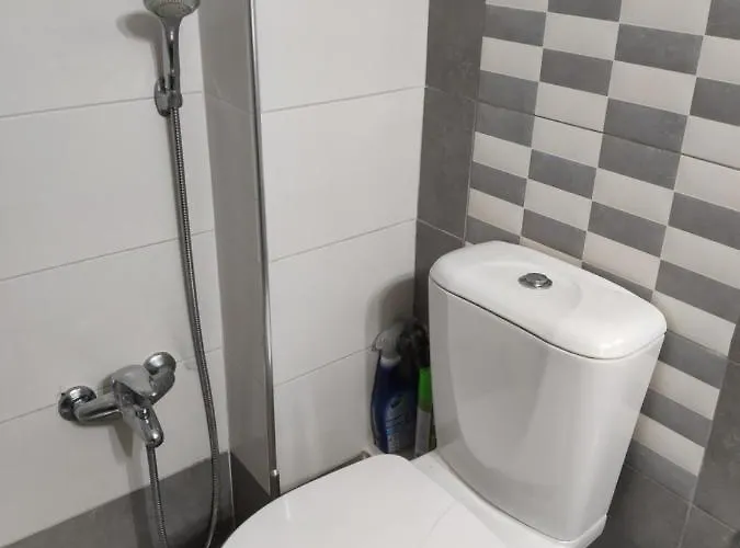 в центре города-курорта рядом с пляжем *