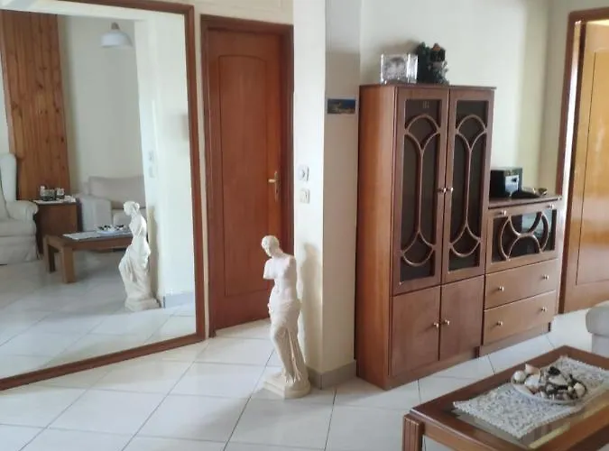 в центре города-курорта рядом с пляжем *