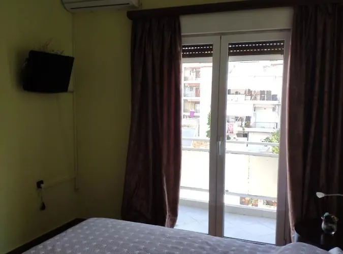 в центре города-курорта рядом с пляжем Loutraki (Corinthia)