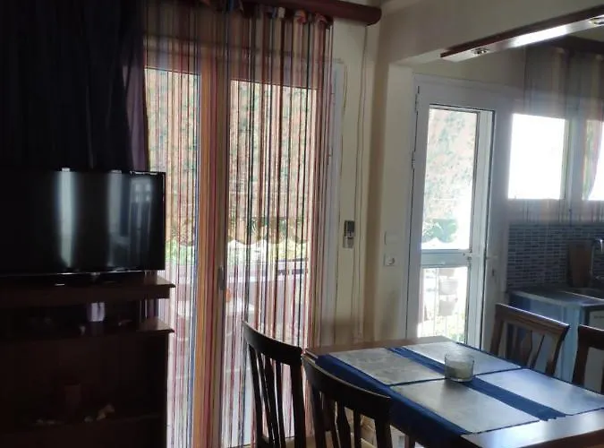 в центре города-курорта рядом с пляжем